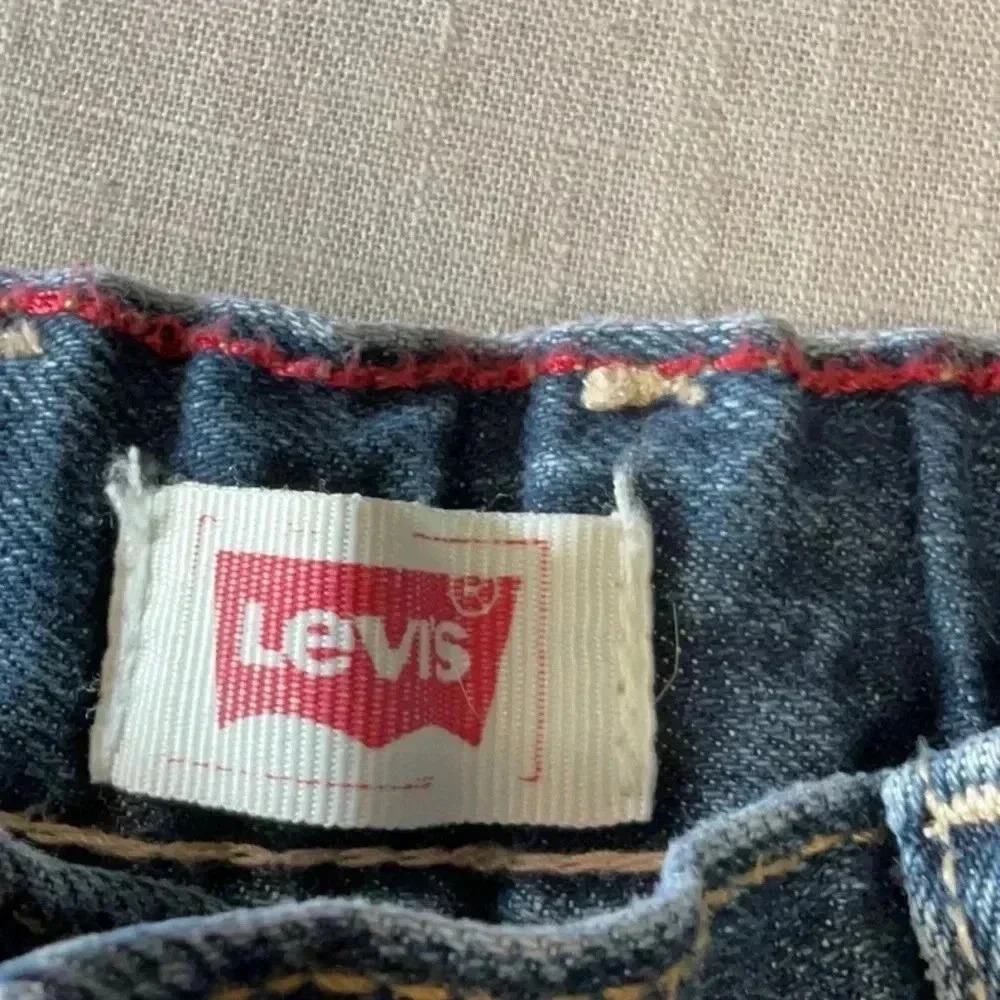 LEVI - Picture 4 of 6